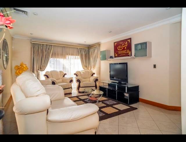 4 BEDROOM HOUSE FOR SALE IN RESERVOIR HILLS